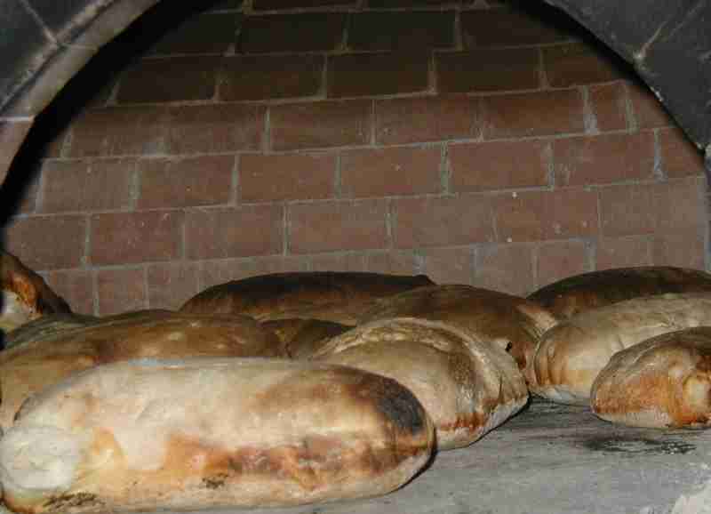 Aumento del pane: il problema è l’abusivismo