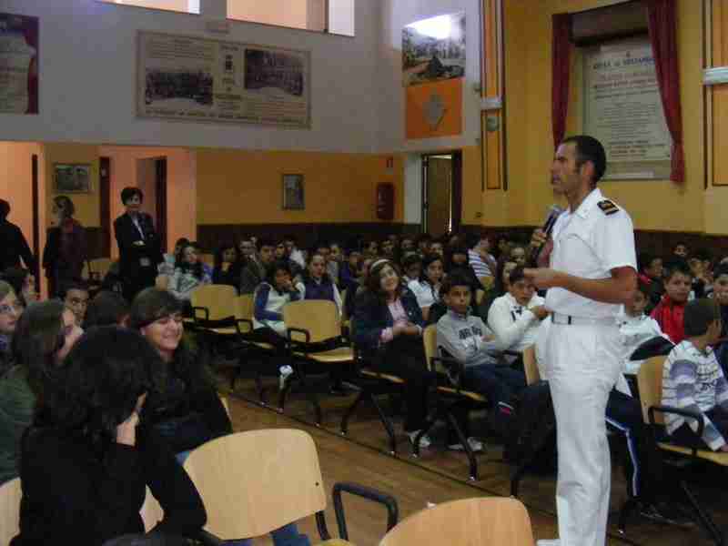 La Capitaneria di Gioia nelle scuole per parlare della festa delle forze armate