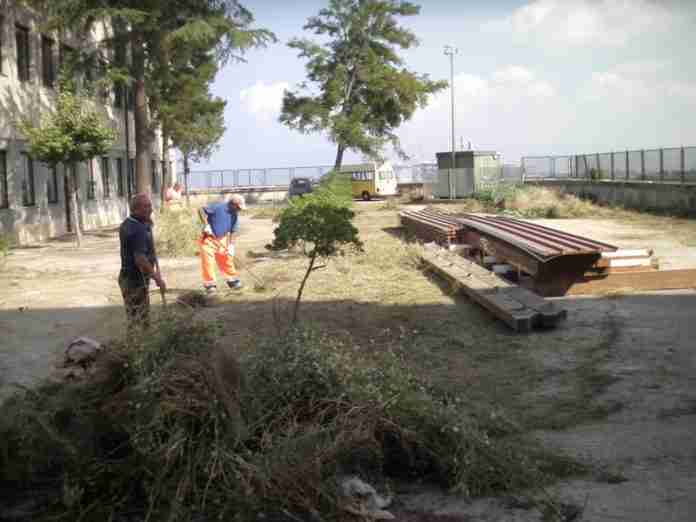 gagliano, operai al lavoro