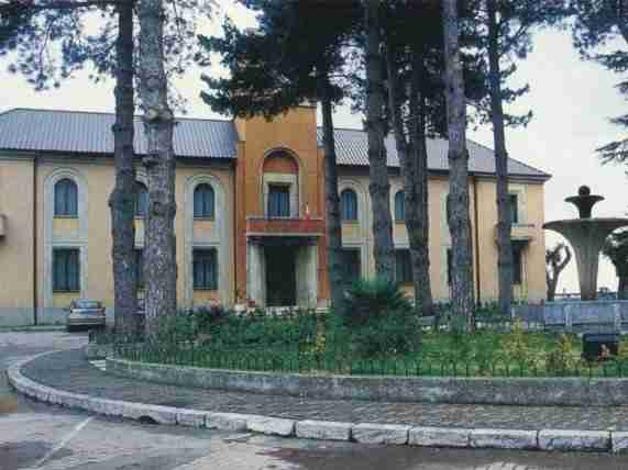 Delianuova: bomba all’ingresso del municipio