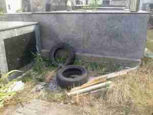 copertoni al cimitero