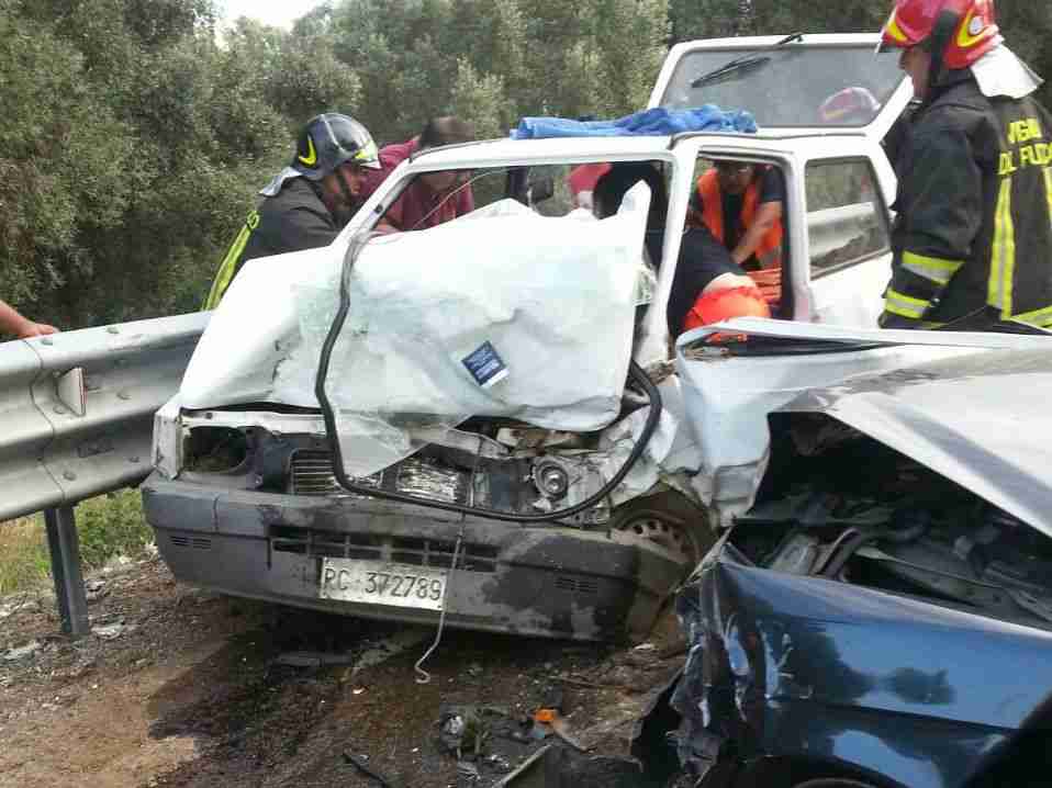 Scontro sulla SS 18, tre feriti. Gravi due oppidesi