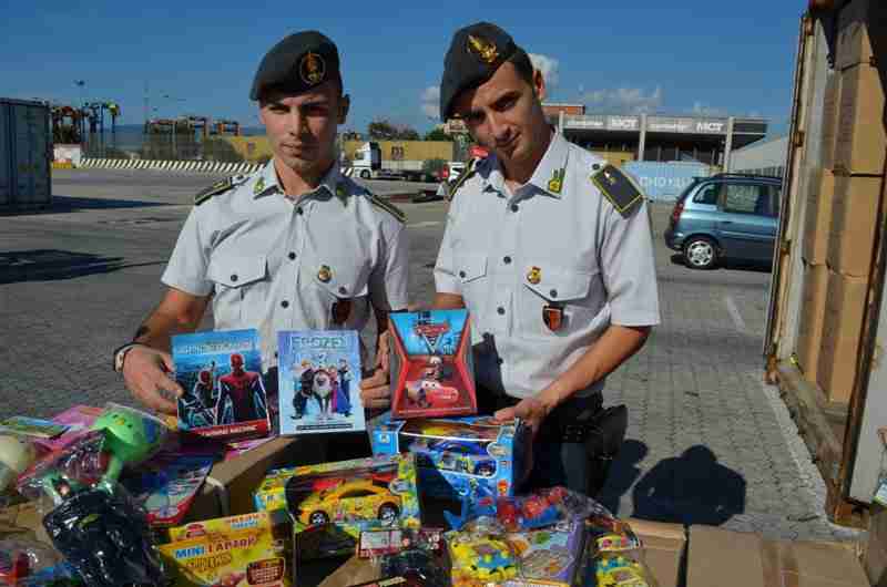 Sequestrato al Porto un carico di giocattoli contraffatti