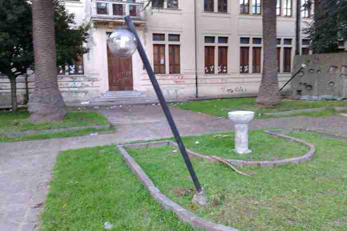 atto vandalico villa cinquefrondi