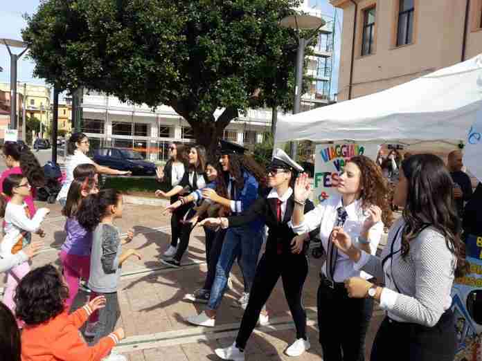 i bambini alla festa del ciao