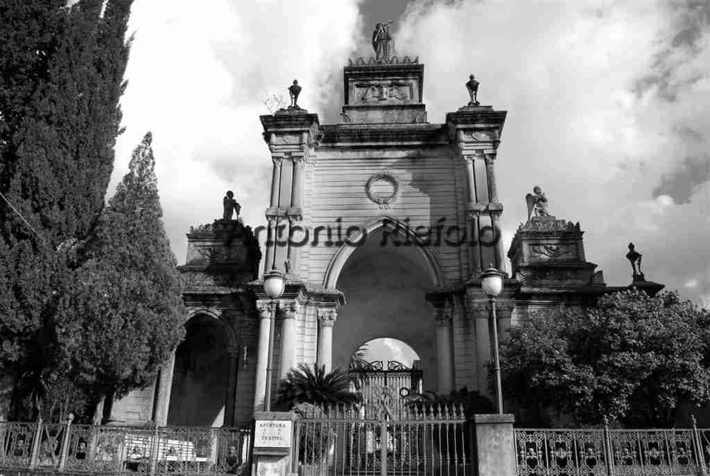 L'ingresso del cimitero monumentale