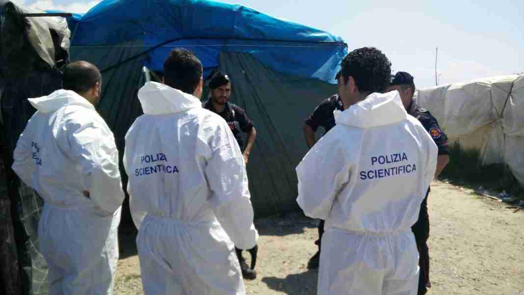 Lite alla tendopoli: un carabiniere spara e uccide un migrante