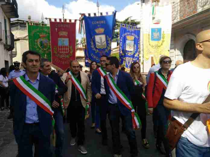 I sindaci alla marcia della pace di Cinquefrondi I sindaci alla marcia della pace di Cinquefrondi