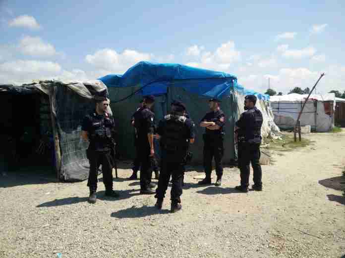 rissa alla tendopoli rissa alla tendopoli