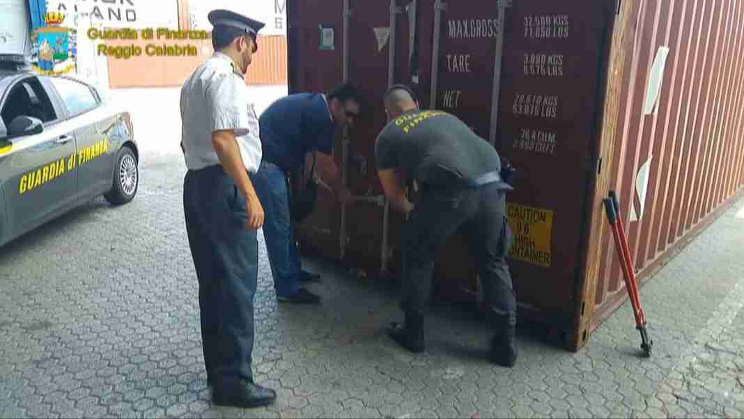 Gioia: 1300 chili di cocaina sequestrati al Porto in una settimana