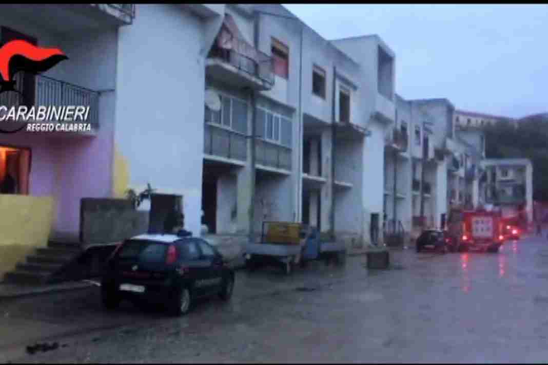 Controlli nel ghetto Ciambra, arrestate sette persone