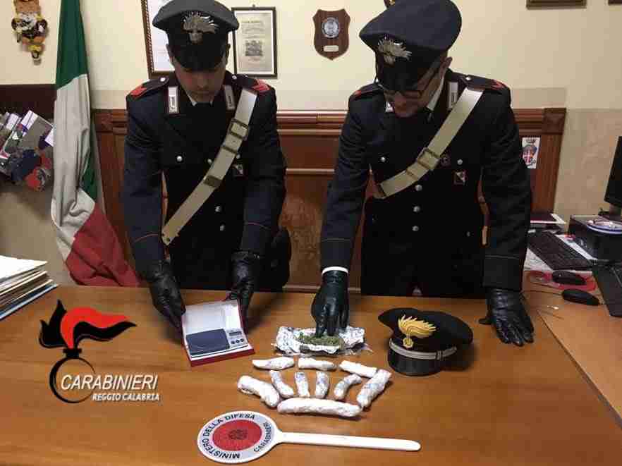 Nascondeva la droga in casa, arrestata 23enne di Taurianova