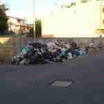I rifiuti tra via Dante e via Sicilia