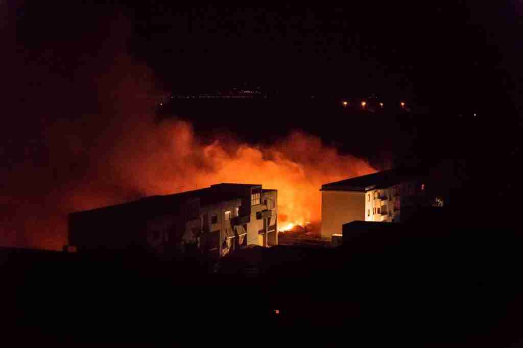 Incendio Ciambra (foto di Giuseppe Tripodi)