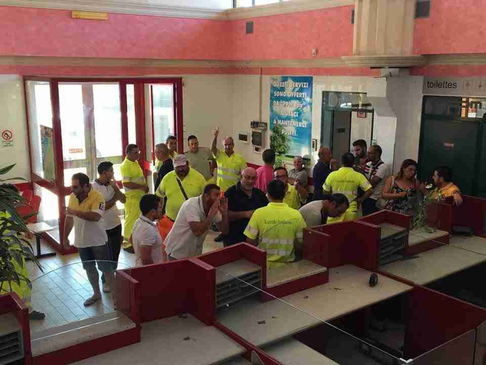 Palmi, Locride Ambiente ha pagato i dipendenti