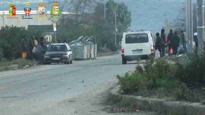 Foto caporalato tendopoli