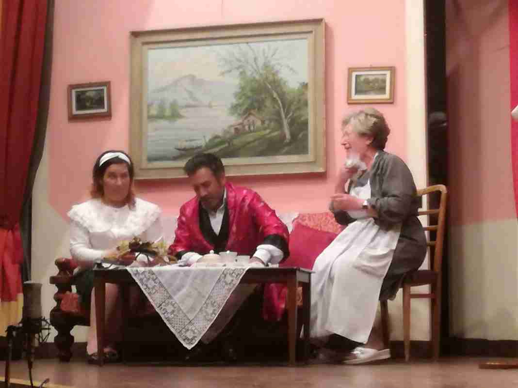 Giangurgolo fa il pieno di pubblico e risate