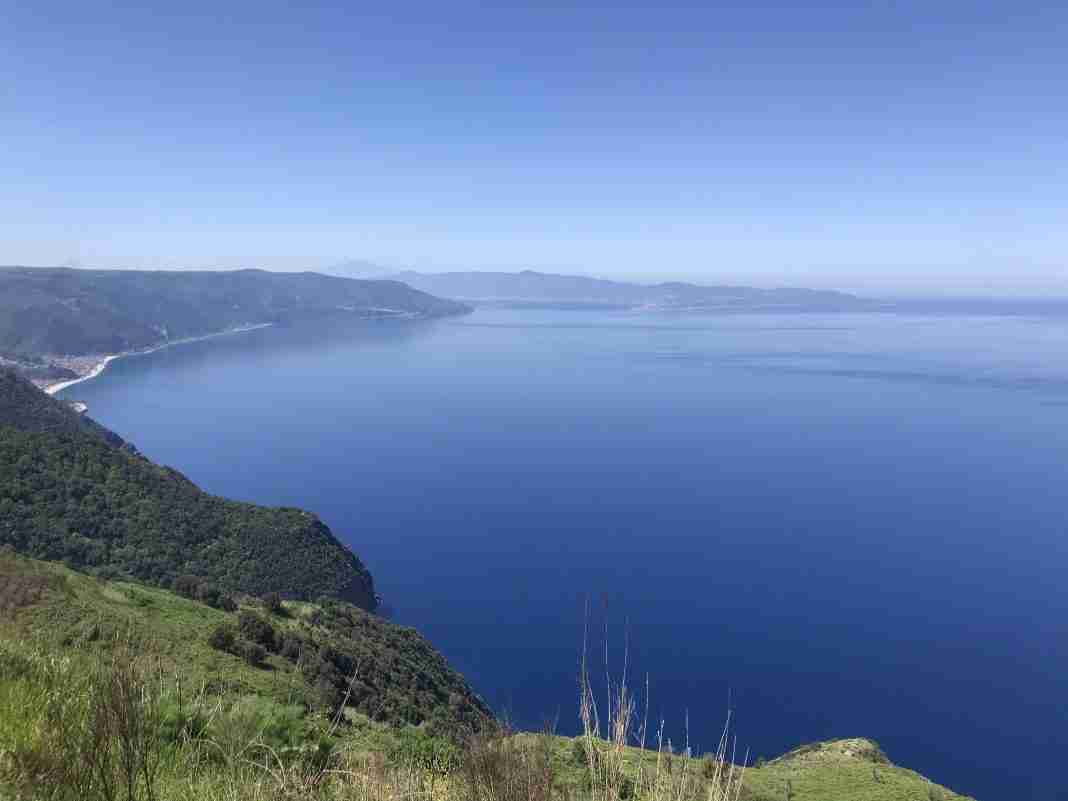 Si smarriscono lungo il sentiero del Tracciolino: salvati dai carabinieri due ventenni