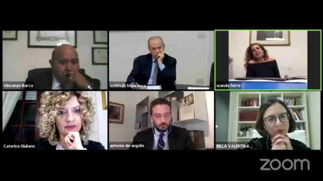 L’Aiga veste rosa e dice no alla violenza di genere