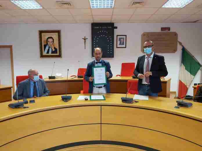 f0b43a8c-b0d3-4956-8382-43894a64e342