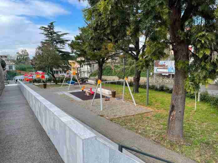 B8E026E2-D42B-4E03-8D49-79AA3169CCB6