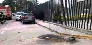 Rende, un uomo si dà fuoco davanti alla caserma dei Carabinieri: è grave