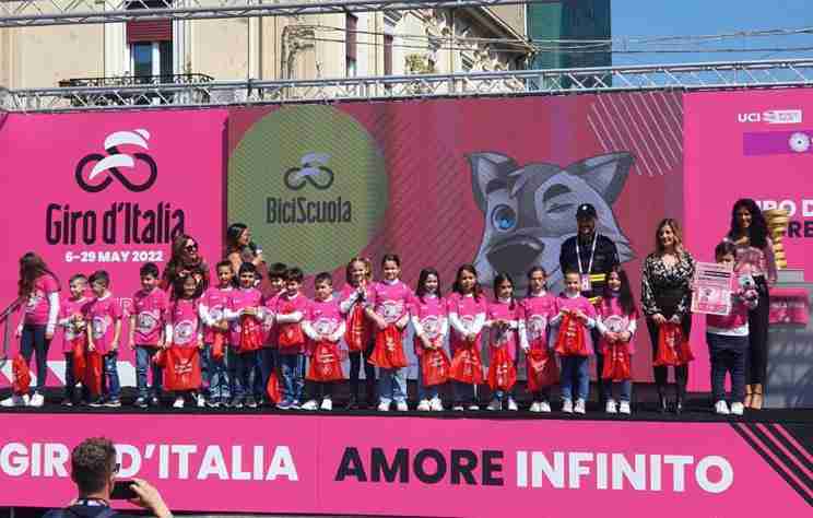 Giro d’Italia: La II A della “De Zerbi” di Palmi vince il concorso “BiciScuola”