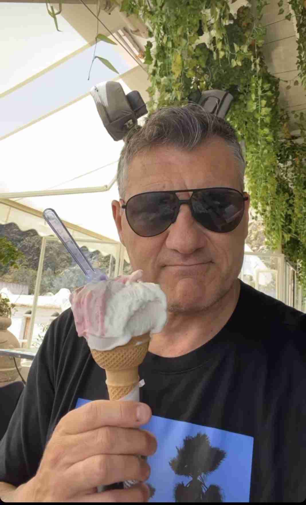 Bobo Vieri in vacanza alla Tonnara di Palmi – GUARDA IL VIDEO