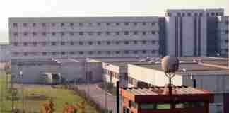 Uccisero in carcere un educatore, adesso uno degli imputati vuole patteggiare