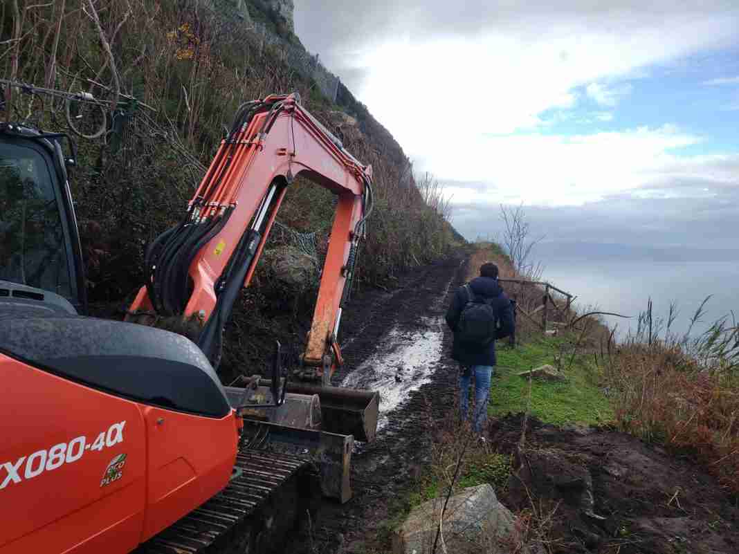 Palmi, sono iniziati i lavori di messa in sicurezza sul costone del Sant’Elia