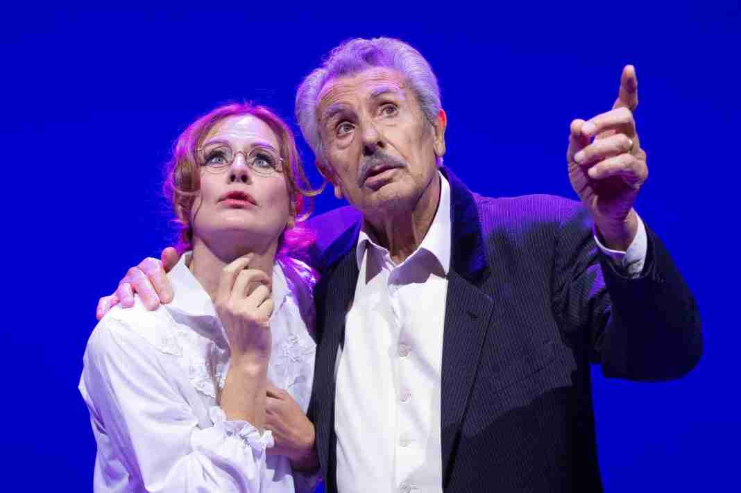 Cittanova, in scena al “Gentile” un ironico e moderno “Uno, nessuno, centomila”