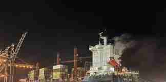Fiamme sulla porta container Nordic Anna ormeggiata al Porto di Gioia