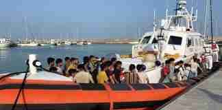 Ancora uno sbarco di migranti in Calabria: 152 sono giunti a Crotone poco dopo la mezzanotte