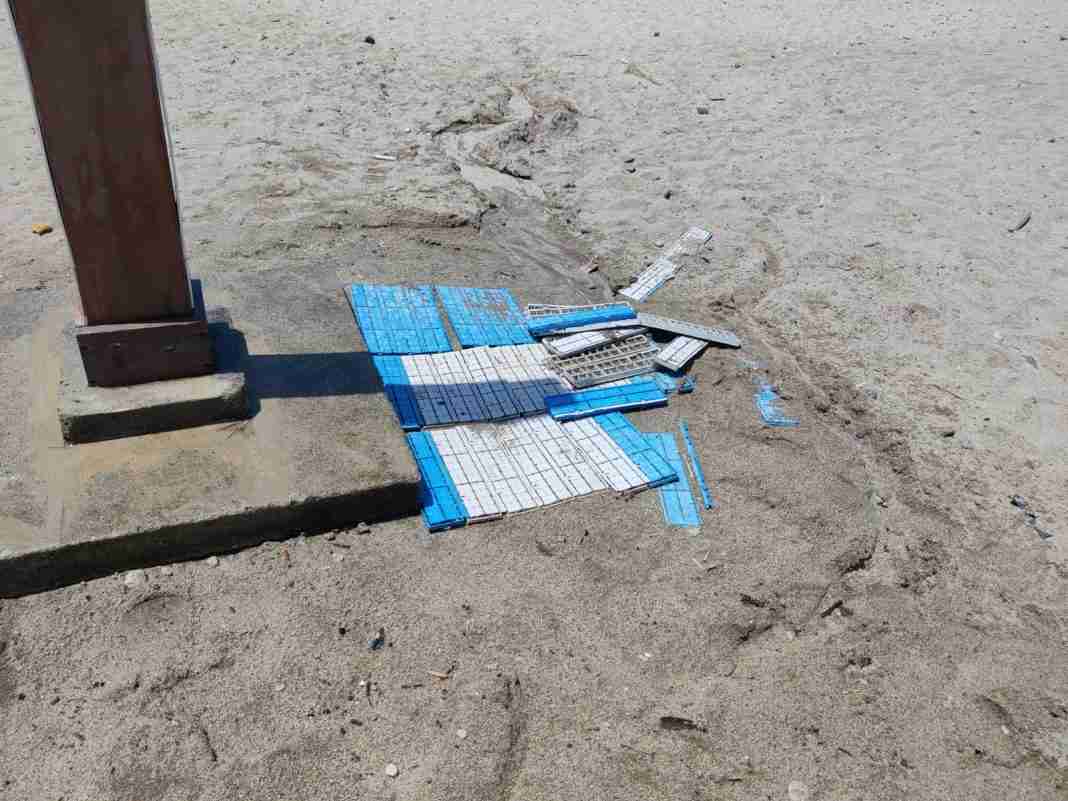 Danneggiate le pedane delle docce alla Tonnara di Palmi