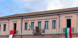 Stemma in argento in un cofanetto in legno d’ulivo della Piana: il dono di Taurianova al Principe Alberto di Monaco