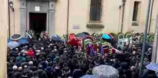 Incidente mortale sulla 106, i sindaci dell’Area grecanica presenti ai funerali delle 4 vittime