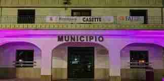 Il municipio di San Ferdinando si illumina di viola per la Giornata internazionale dell’Epilessia