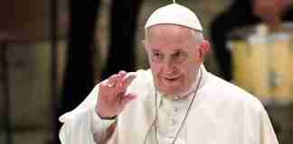 Papa Bergoglio benedice i simboli civili e di fede taurianovesi nel 130° del miracolo Mariano