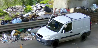 Dal “lancio del sacchetto” dall’auto all’abbandono di rifiuti pericolosi: denunciate a Palmi 7 persone