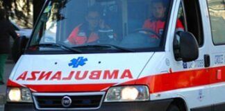 Tragedia a Bisignano: una bambina di sei anni ingoia un nocciolo di pesca e muore soffocata