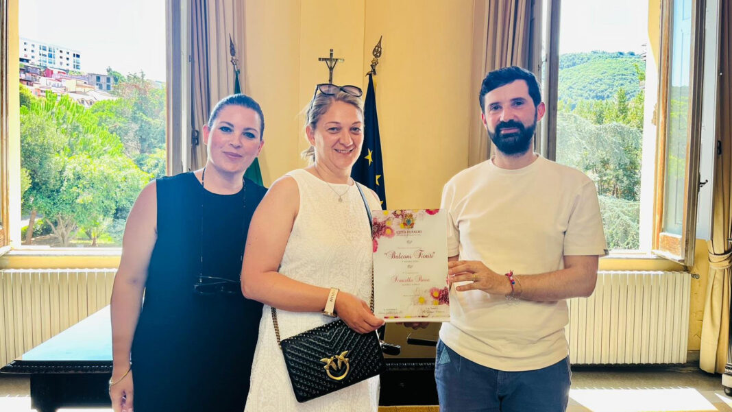 Palmi, premiati i vincitori del concorso “Balconi fioriti”