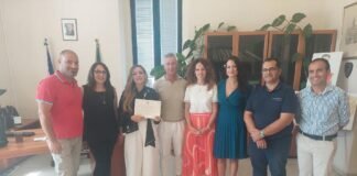 Da sei anni si prende cura di un disabile: premiata a Taurianova Carmela Galliccio