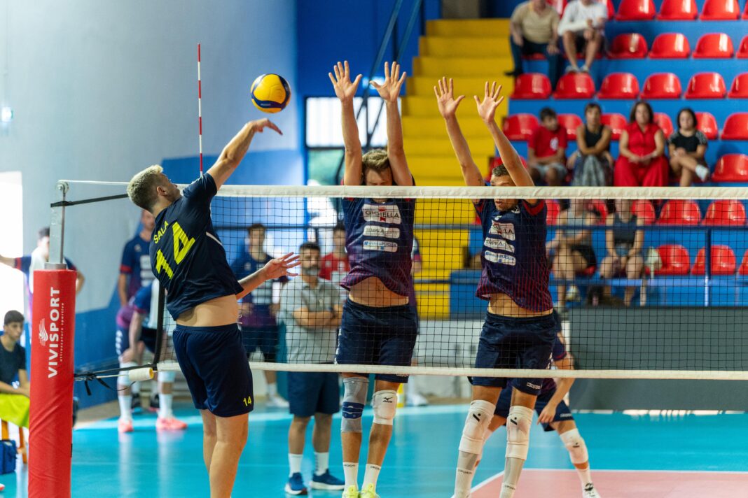 Volley spettacolo al Palasurace di Palmi per l’allenamento tra Omifer e Prisma Taranto