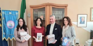 Taurianova contrasta la povertà educativa: donati oltre 1.300 libri alle scuole cittadine e avviata la formazione per genitori e insegnanti