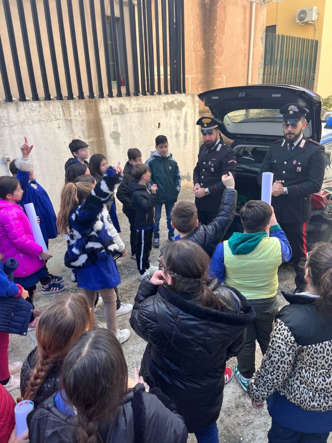 GLI ALUNNI DELL’ISTITUTO COMPRENSIVO “UGO FOSCOLO” DI BAGNARA IN VISITA ALLA STAZIONE CARABINIERI