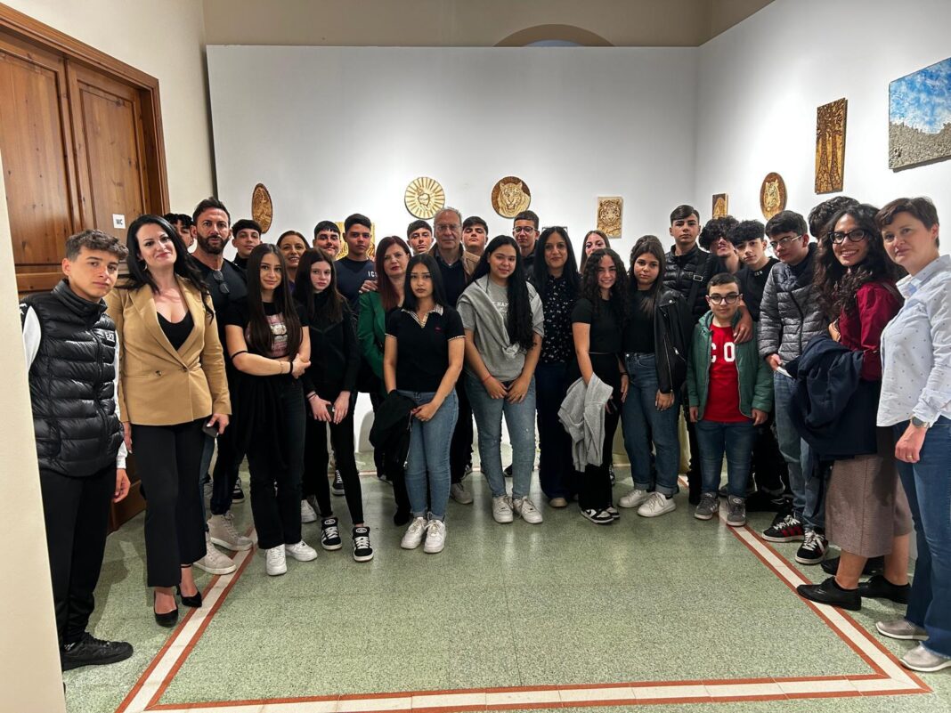 Cultura e radici: gli studenti del “Gemelli Careri” di Taurianova in visita alla biblioteca “Antonio Renda”