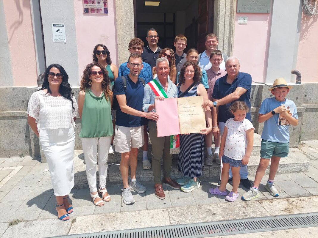 Turismo delle radici, insolita mattinata a Taurianova per realizzare il sogno di Melissa e Jesse Montagnese.