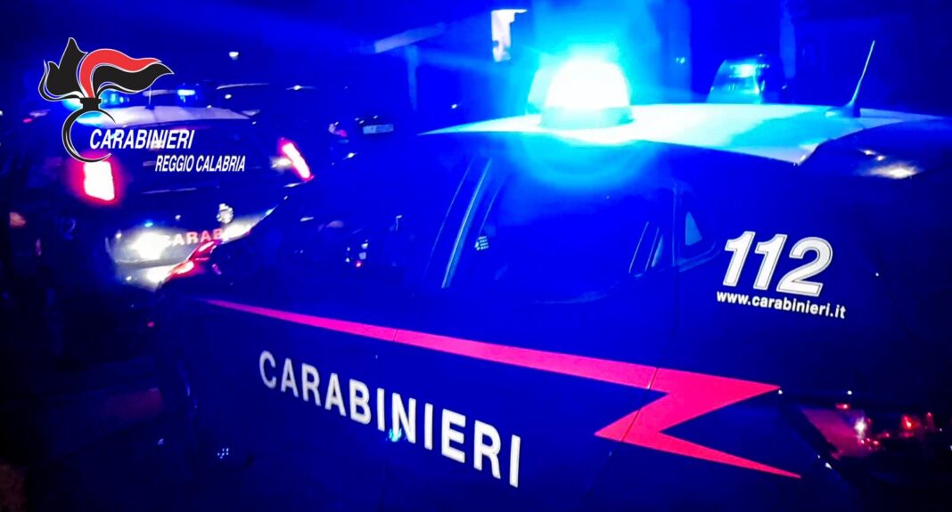 Pistola clandestina nascosta in auto: arrestato un uomo a Rosario Valanidi