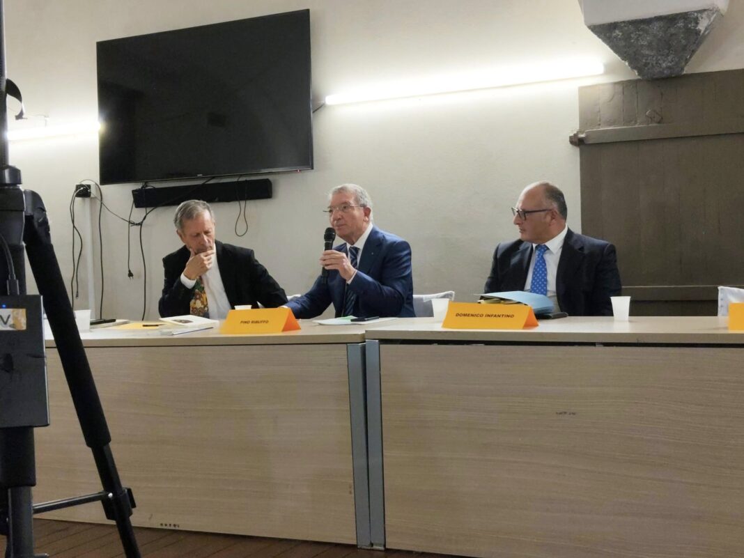 A Gioia Tauro presentato il romanzo storico di Pino Sciarrone “Ippolito il vasaio del Metauro”