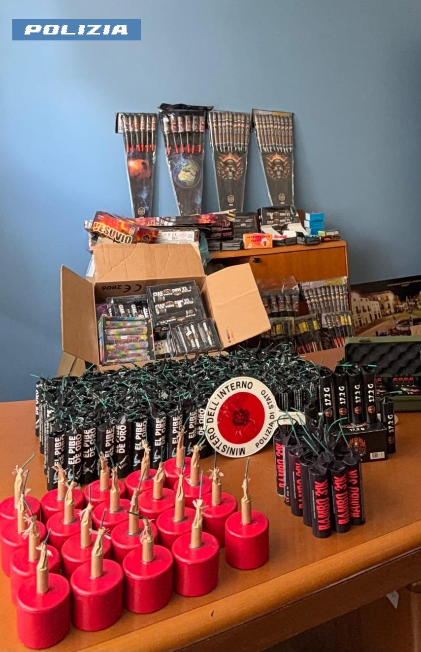 Siderno, sequestrati oltre 30 kg di fuochi d’artificio: arresto convalidato